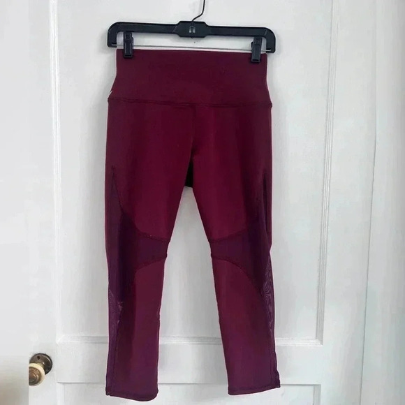 Alo Yoga High Waist Coast Capri
Leggings In Juneberry - Picture 1 of 7